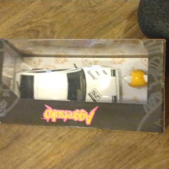 Die cast AE86 Aggretsuko figure - Picture 4 of 5